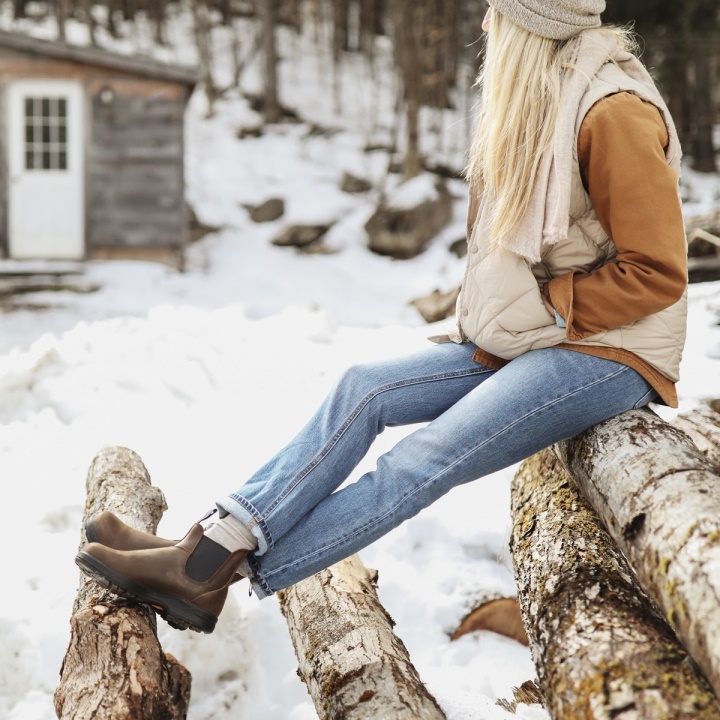 Blundstone حذاء حريمي تشيلسي حراري لجميع التضاريس بني عتيق