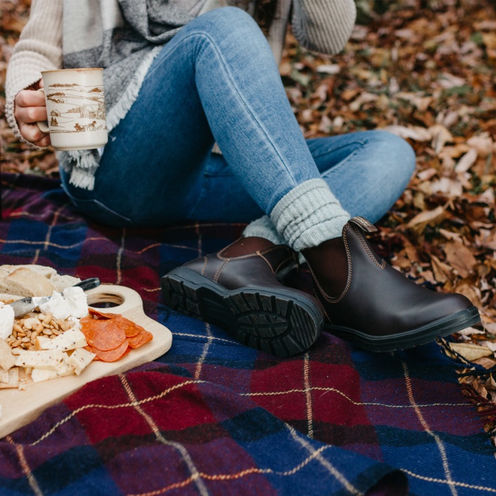 كلاسيك المرأة تشيلسي جزمة الجوز البني Blundstone